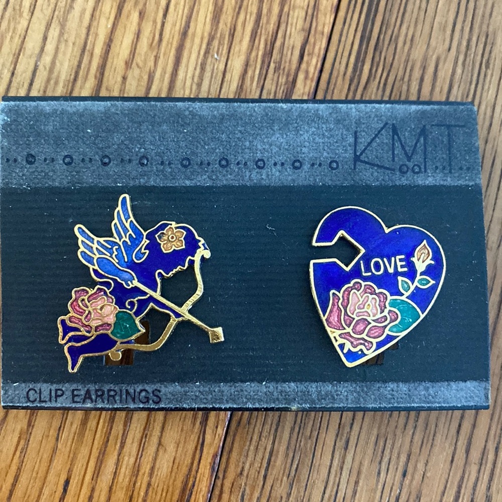 Vintage Clip On Valentine’s Earrings 💘